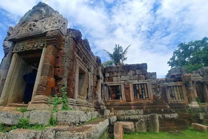Cambodia Wildlife Sanctuary and Countryside Tour - Four hours behind the scenes at Phnom Tamao