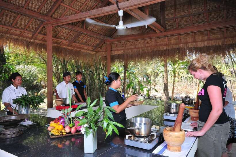 Cambodian Cooking Class from Siem Reap - Meeting a Cambodian family and seeing the garden
