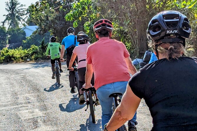 Customs and Culture Half Day Walk and Bike Tour in Battambang - Meeting families and sharing Cambodian food