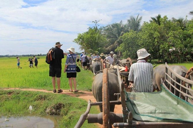 Day in a Life Authentic Village Experience in Siem Reap - Meeting a family with very little income