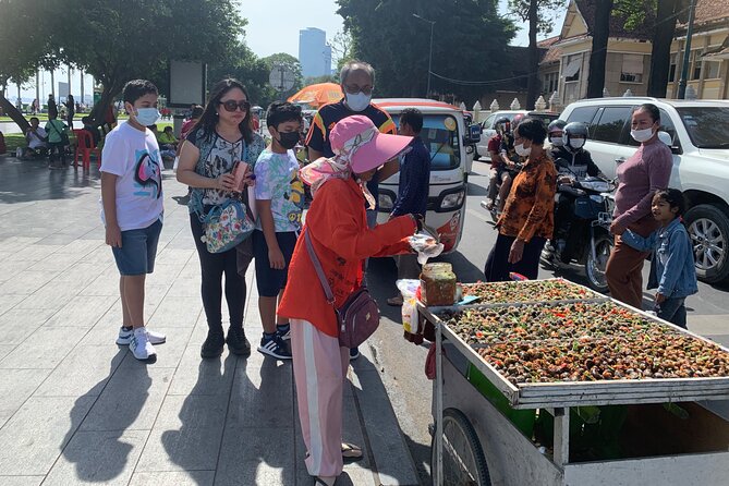 Day Tour In Phnom Penh With Bophany - A private introduction at Independence Monument