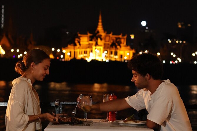 Dinner 4-course Mekong River cruise with Kanika Boat - What happens at the 7 p.m. departure