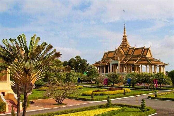 Discover Cambodia 8 Days from Siem Reap to Koh Trong -Phnom Penh - The long road to Koh Trong