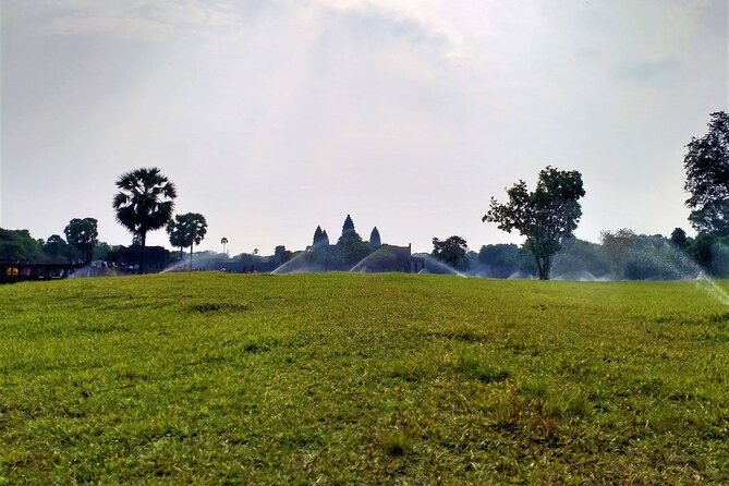 Discover Cambodia 8 Days from Siem Reap to Koh Trong -Phnom Penh - Kampong Cham, villages, and Skun