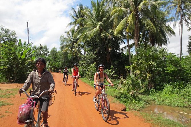 East Corner of Siem Reap - Roluos Group & Countryside - Lolei and the remains of an island temple