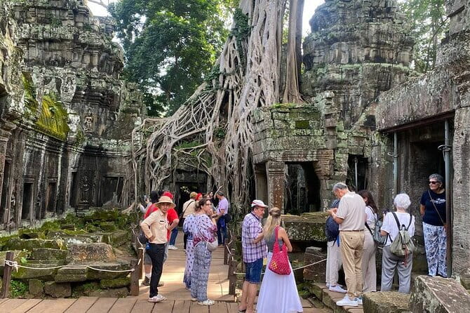 Exclusive Angkor temples and Small group temples tours - Bayon and its famous stone faces
