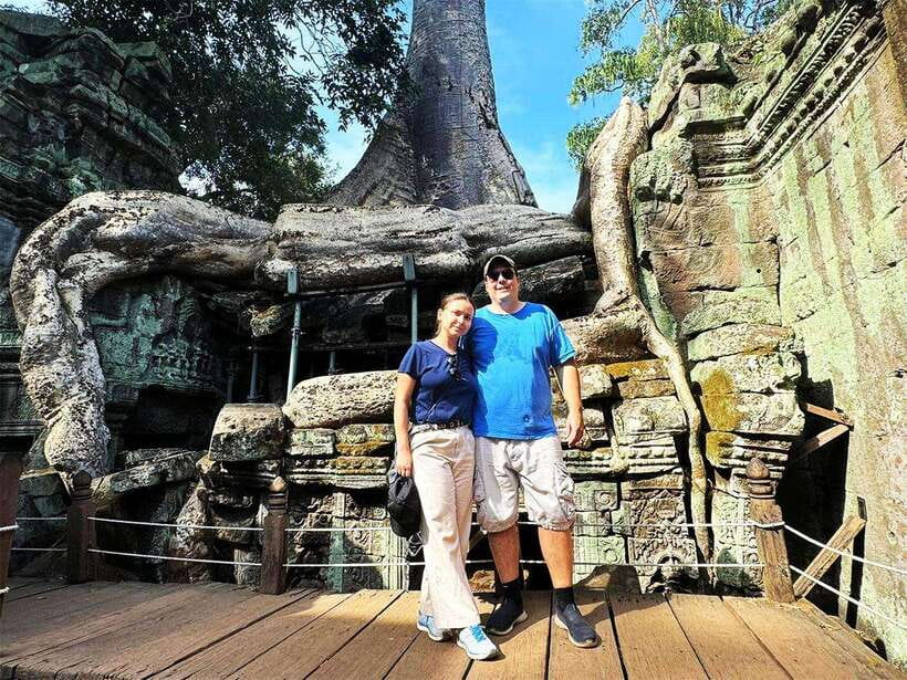 Explore Angkor Temple Sunset With Tour Guided - The guides make the difference