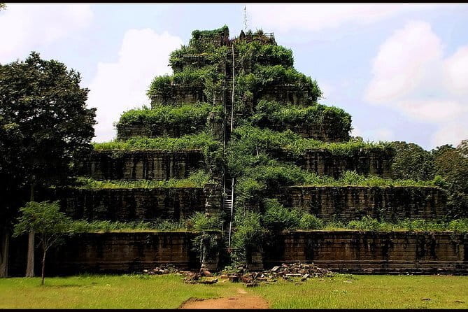 Explore Angkor Wat Sunrise Small Tour Private VIP Car - Ta Prohm and the Tomb Raider connection