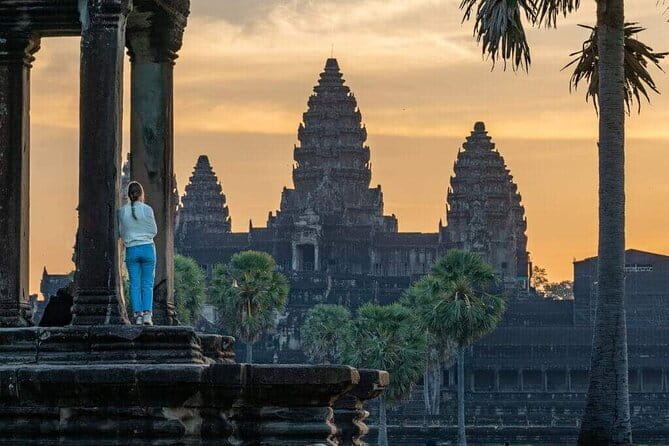 Explore Angkor Wat Sunrise Small Tour Private VIP Car - Banteay Kdei and Srah Srang after the main temples