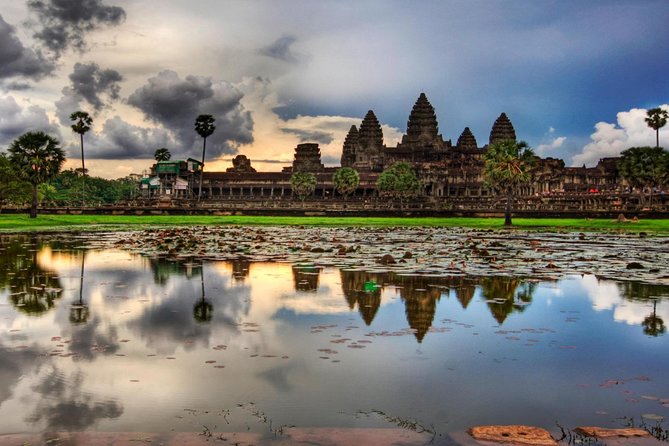 Explore Angkor Wat Temple , Bayon Temple and Jungle Temple Ta-Prohm - Who will find this tour useful