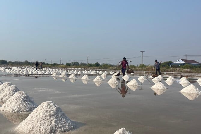 Exploring Kampot With SUV Car By English Local Tour Guide - Kep Crab Market: buy your own lunch