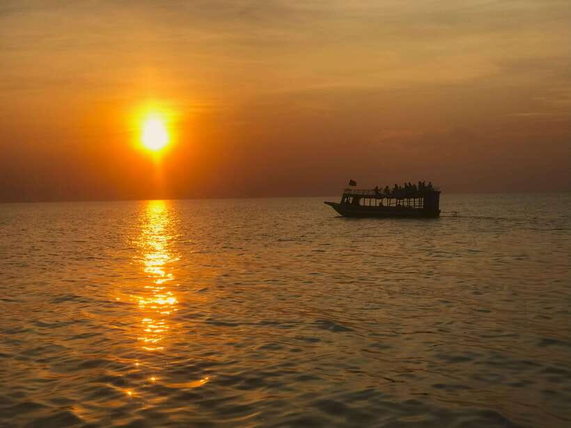 Exploring the Enchanting Kampong Phluk Floating Village - Tonle Sap and the fishing life around it