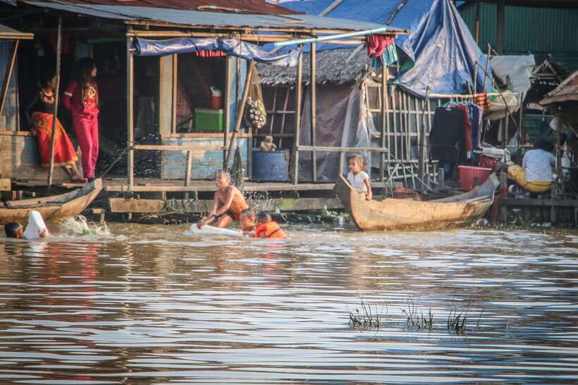 Floating Village and Tonlé Sap Sunset Tour - A 30-minute motorboat ride into the village