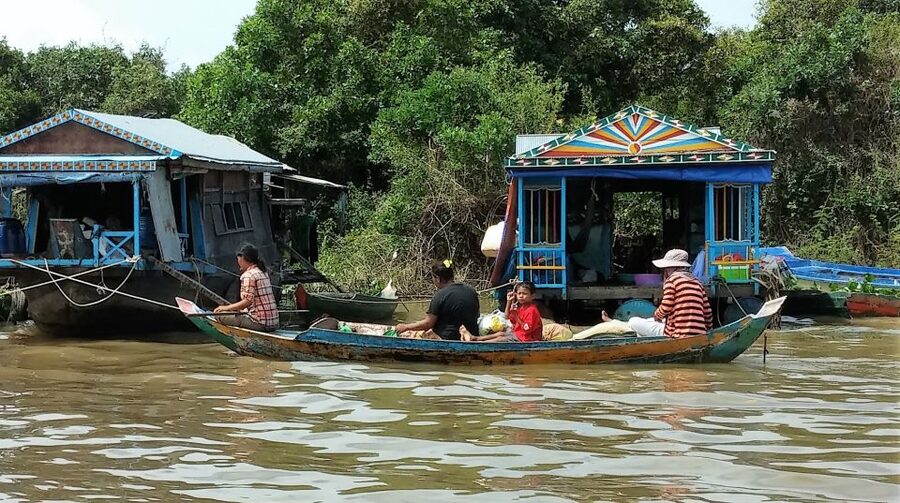 Floating Village-Mangroves Forest Tonle Sap Lake Boat Tour - The crocodile farm and a potentially awkward stop