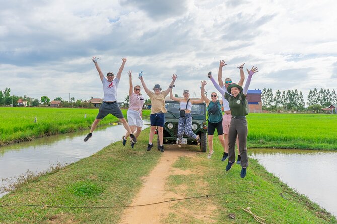 Floating Village Sunset Boat & Jeep Tour - Inclusive Drinks - Meeting a farming family in Chreav