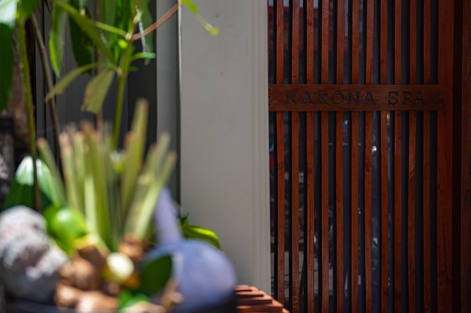 Four Hand Bliss (65 Mins) + Free Pick up or Drop Back - Paying $22.85 for the experience
