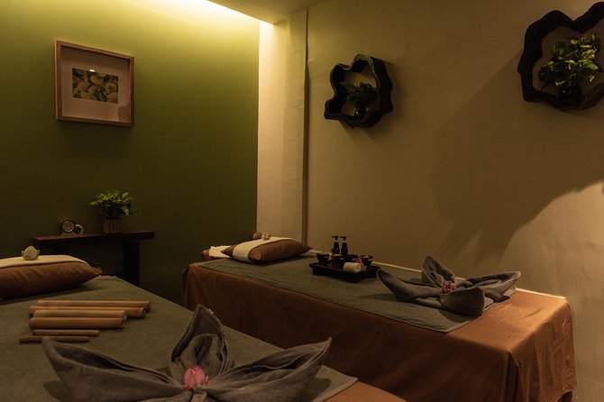 Four Hand Bliss (65 Mins) + Free Pick up or Drop Back - The hotel transfer makes a difference