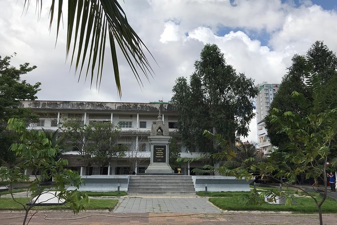 ( Free eSim) Phnom Penh Historical Full Day Tour - Guides are the main reason to choose this tour