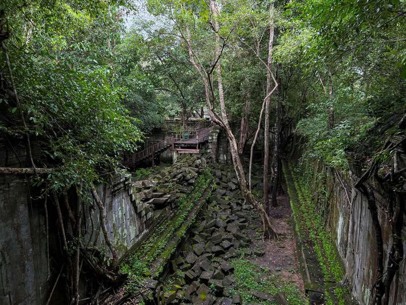 From Koh Ker: Full-Day Private Tour of Cambodian Temples - The early road north from Siem Reap