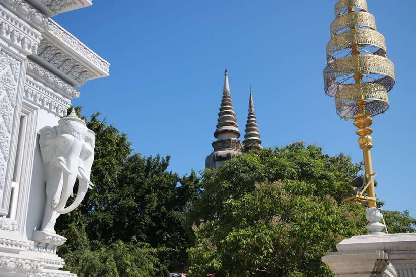From Phnom Penh: Oudongk Mountain and Koh Chen Island Tour - Why this trip feels different from a standard Phnom Penh outing