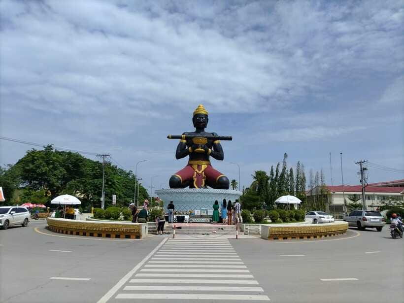 From Siem Reap: Battambang Day Trip Return or to Phnom Penh - A local lunch and optional food stops