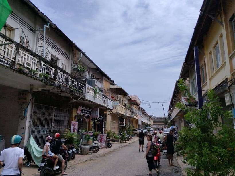 From Siem Reap: Battambang Day Trip Return or to Phnom Penh - The Killing Cave, a quiet and painful stop