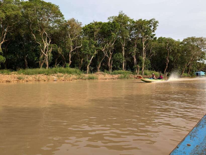 From Siem Reap: Floating Village Tour by Boat - A floating cafe and the return to Siem Reap