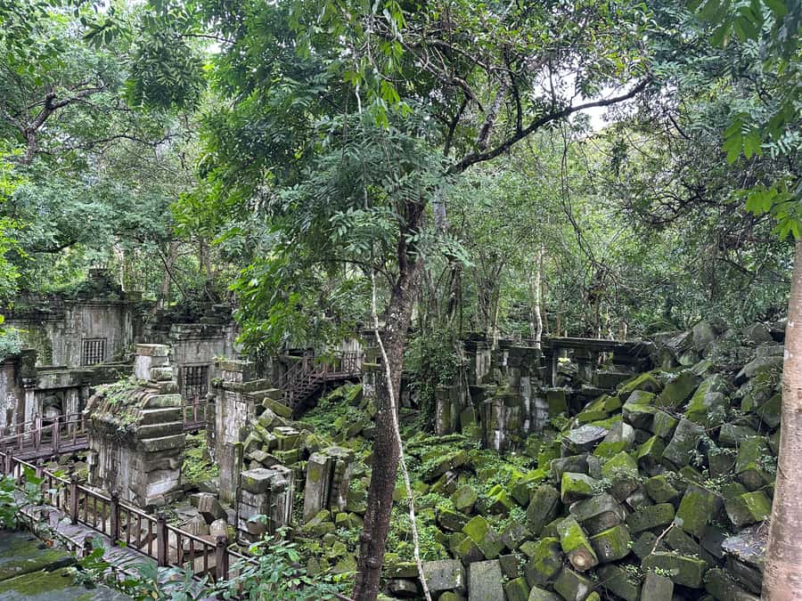 From Siem Reap: Half-Day Tour to Beng Mealea Temple - Clothing, Heat, and Practical Preparation