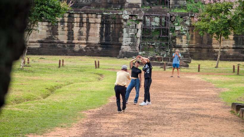 From Siem Reap: Koh Ker and Beng Mealea Private Day Tour - Koh Ker and the climb toward Prasat Thom