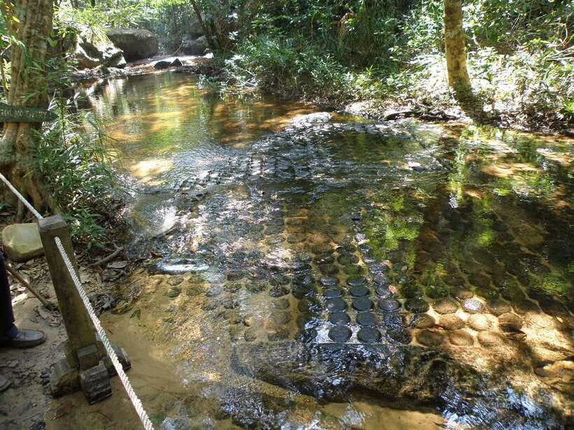 From Siem Reap: Small-Group Phnom Kulen Waterfall Day Tour - The two-hour road to Kulen Mountain