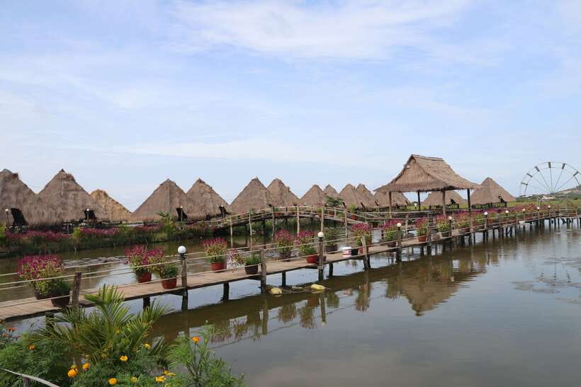 From Siem Reap: Tonle Sap Floating Villages Tour - The crocodile and fish farm stop