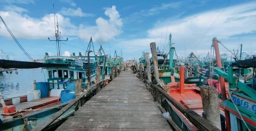 Full Day City Tour with A Boat Trip to 2 Islands - The ride from Otres Pier to Koh Chalous