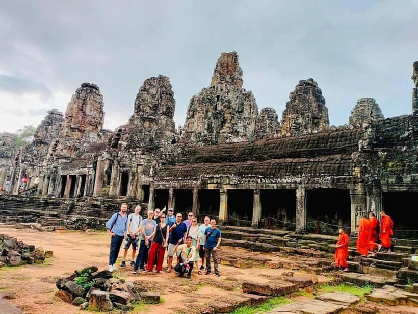 Full-Day Explore Angkor Temples Sunset Tour (with Lunch) - Lunch at Srah Srang and what is on the plate