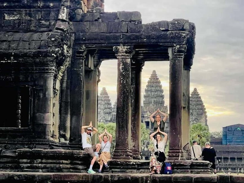 Full-Day Explore Angkor Temples Sunset Tour (with Lunch) - Phnom Bakheng and the sunset question