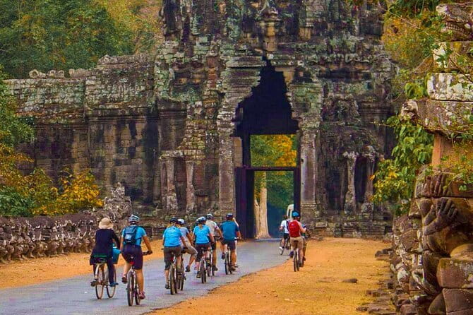 Full-Day Guided Bicycle Tour in Angkor Wat Temple - From hotel pickup to the first shaded trail