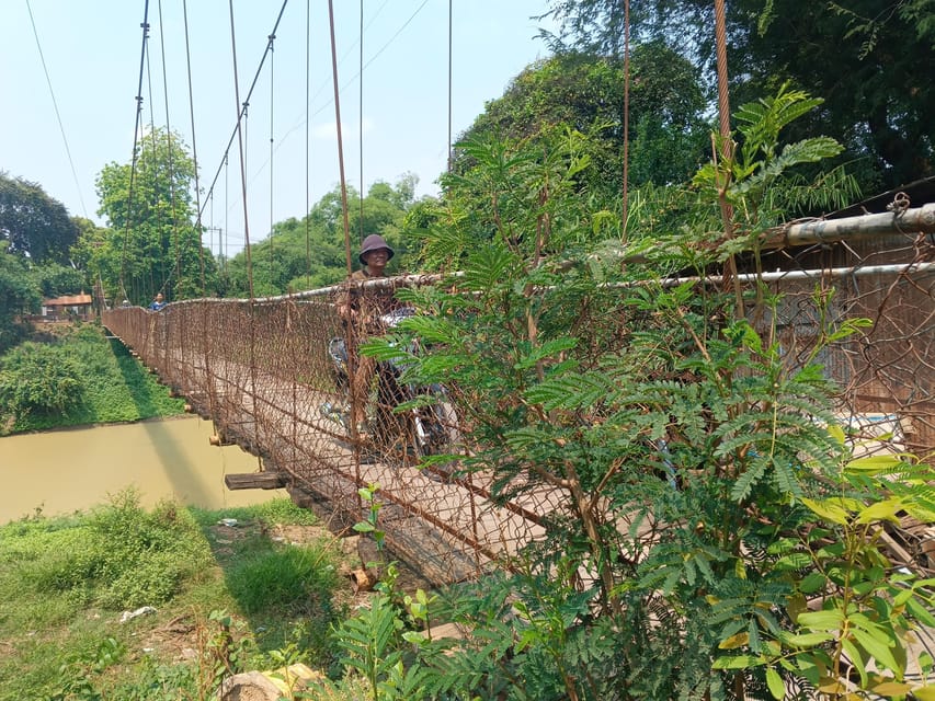 Full-day: Handicraft, Bamboo train, Killing cave, Bat Cave - Villages, the Sangke River, and the suspension bridge