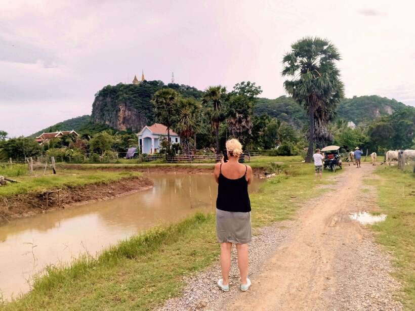 Full-day: Handicraft, Bamboo train, Killing cave, Bat Cave - Morning food stops and the Well of Shadows