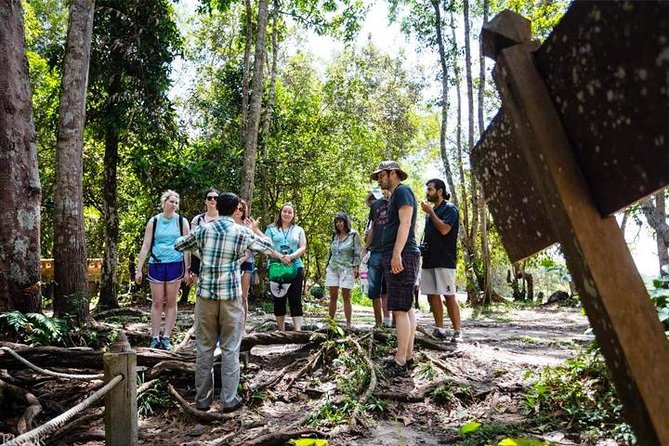 Full-Day Kulen Waterfall & 1000 Lingas Join-in Tour - Reading the river carvings at 1000 Lingas