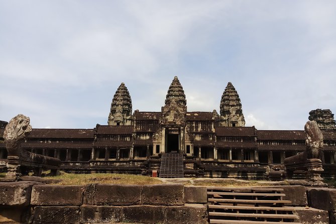 Full-Day Private Custom Tour in Siem Reap - What the car, driver, and guide arrangement means