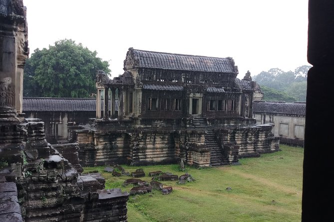 Full-Day Private Custom Tour in Siem Reap - Lunch and the rhythm of an eight-hour day