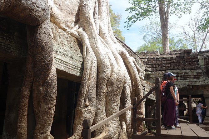 Full-Day Siem Reap Angkor Major Temples Private Tour - Bayon’s 216 smiling faces