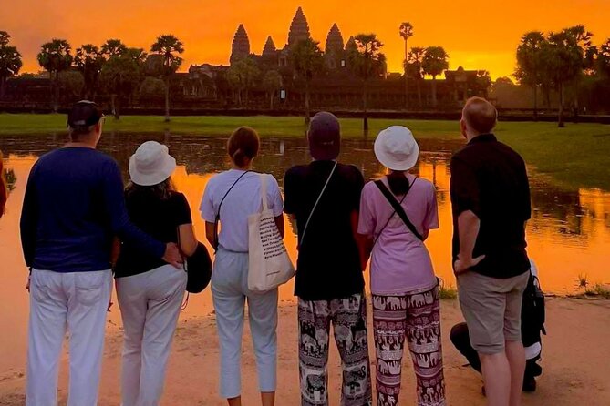 Full Day Small Group Tour Guide with Sun rise - Angkor Wat: two hours with the famous centerpiece