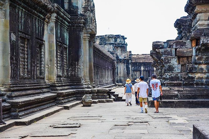 Full-Day Temples of Angkor Small Group Tour - Bayon and the many faces of Angkor Thom