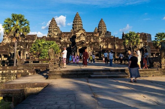 Full Day Tour Angkor Wat Sunrise and Siem Reap Temples - Ta Prohm and the power of the ruins