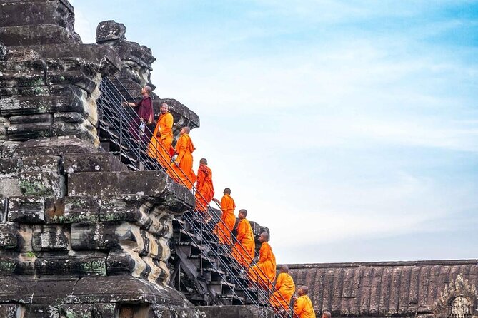 Full Day Tour Angkor Wat Sunrise and Siem Reap Temples - How the guides shape the day