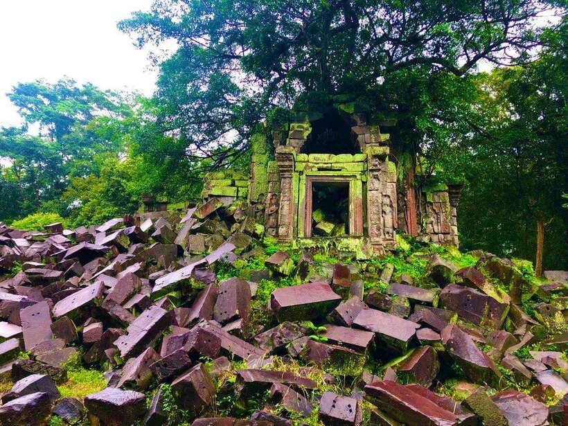 Full-Day Tour to Banteay Srey, Beng Melea & Kulen Mountain - Packing for heat, water, and rough temple paths