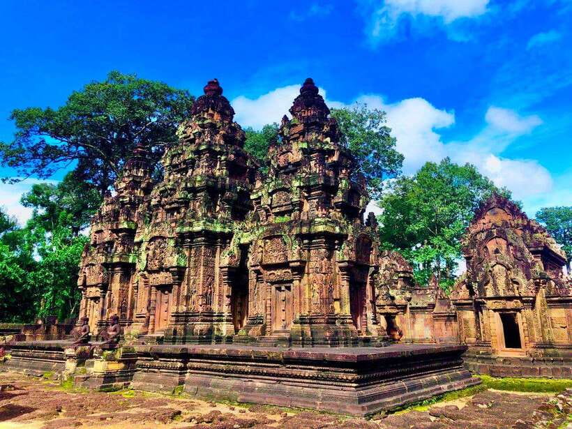 Full-Day Tour to Banteay Srey, Beng Melea & Kulen Mountain - Banteay Srei and the art of small details