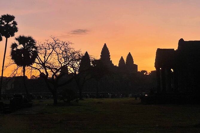 Golden Hours: Angkor wat sunrise photography tour with a pro! - A private car, photographer, and group size