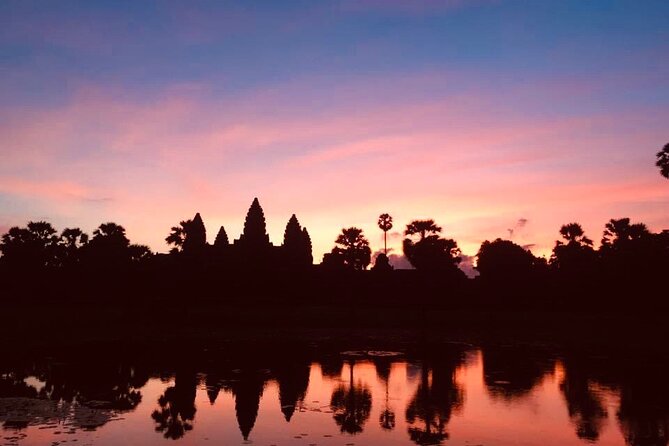 Golden Hours: Angkor wat sunrise photography tour with a pro! - What the guide adds to the experience