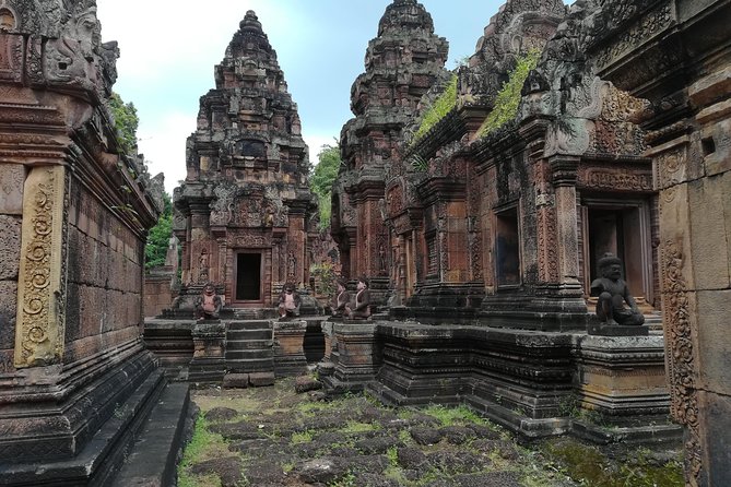Grand Circuit with Banteay Srei and Banteay Samre Tour - Ta Som and East Mebon: two compact stops